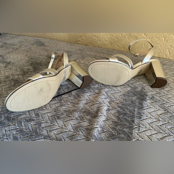 New Unisa Heels - Picture 5 of 6